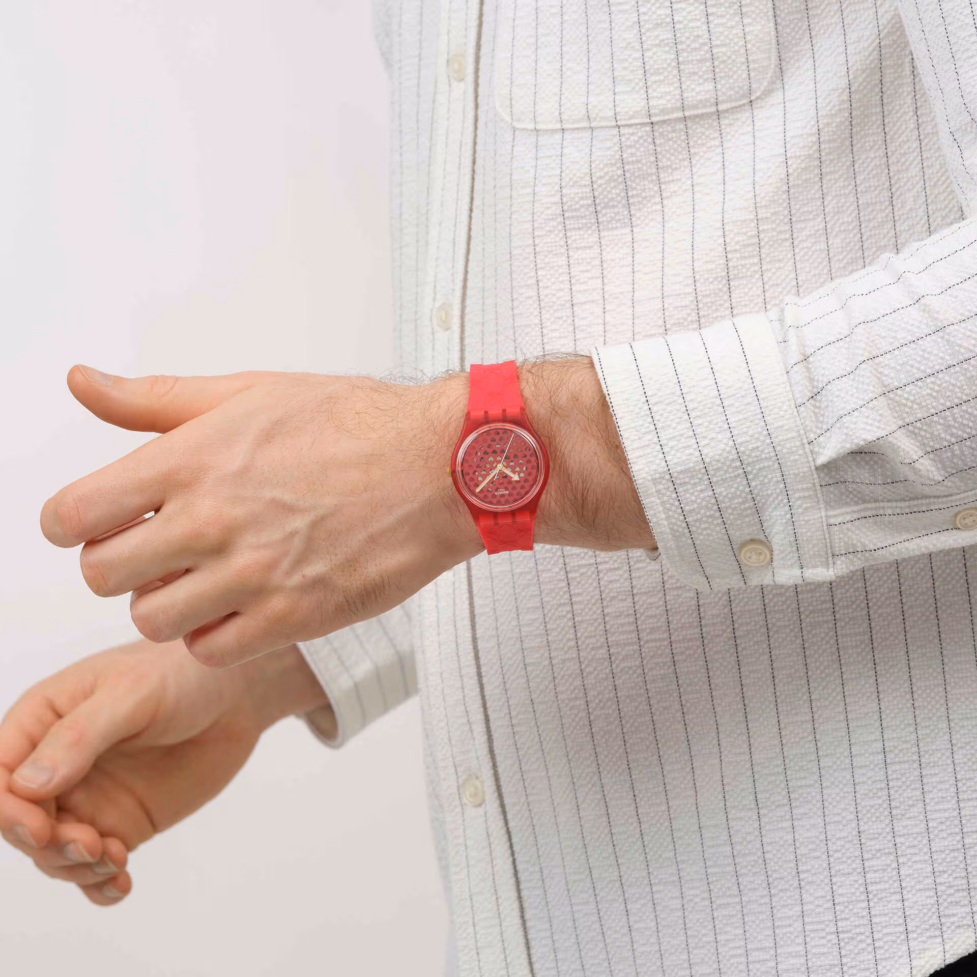 RELOJ SWATCH LOVE IN SCARLET - Imagen 4